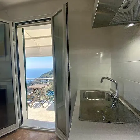 펜션 La Finestra Sul Mare A Drignana 베르나차